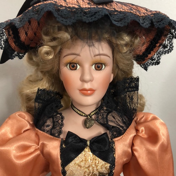 Porcelain vintage doll. Limited edition 18-20". - Picture 8 of 9